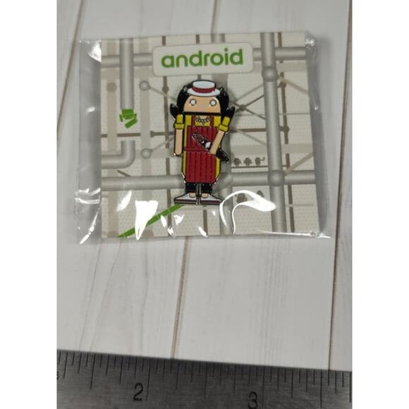 2018 Google Android MWC Limited Edition Pin Deli Clerk Food Prep - Picture 2 of 3